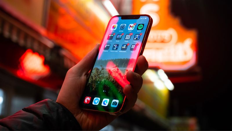 Tham khảo tiện &iacute;ch của cả hai d&ograve;ng iPhone 12