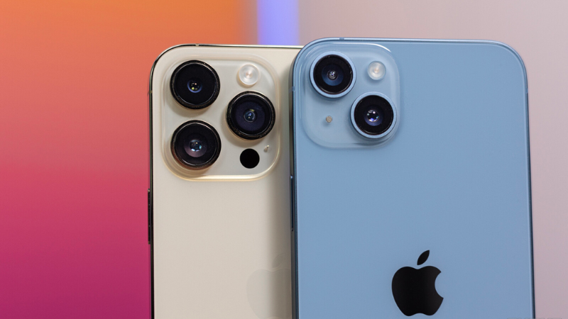So s&aacute;nh m&agrave;n h&igrave;nh giữa iPhone 14 Pro Max v&agrave; iPhone 14 Plus