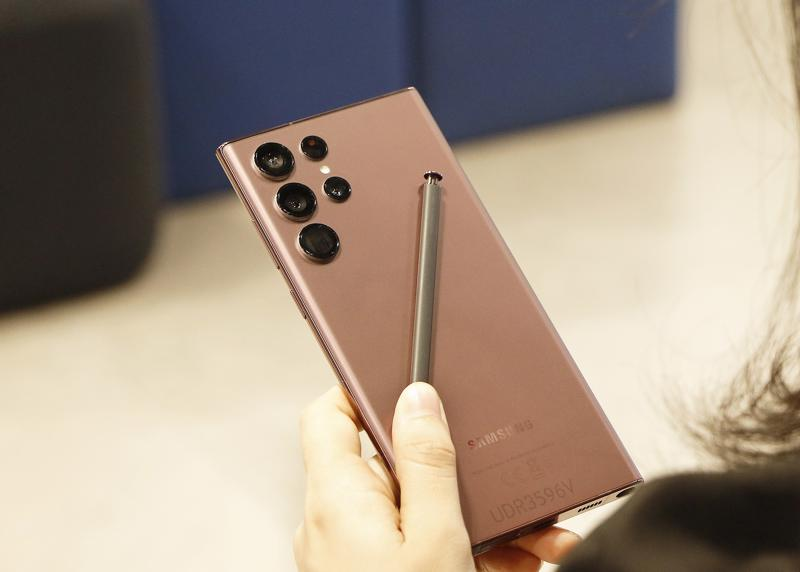 Samsung S22 Ultra c&oacute; t&iacute;ch hợp ho&agrave;n hảo b&uacute;t SPen