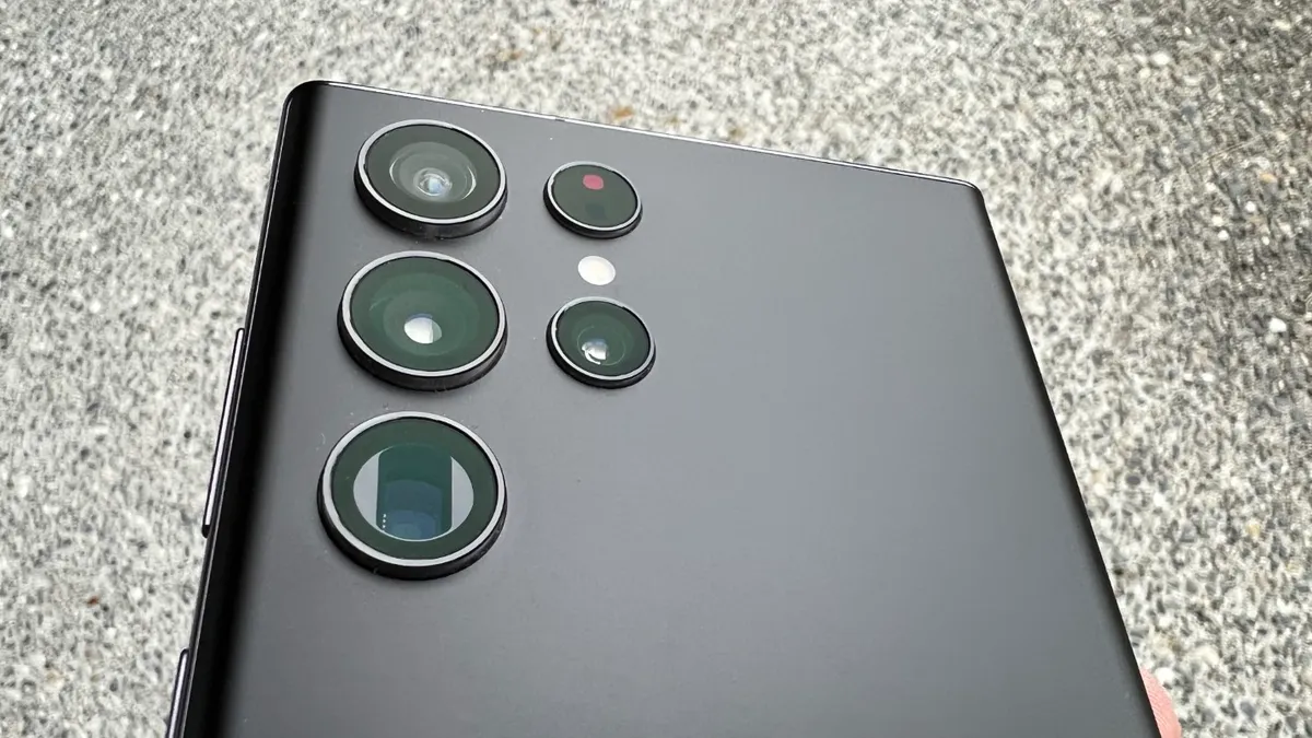 Camera si&ecirc;u zoom