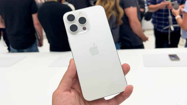Chiếc iPhone cũ giảm giá gần 17 triệu đồng, đáng mua nhất hiện nay - Ảnh 1. chiec-iphone-cu-giam-gia-gan-17-trieu-dong-dang-mua-nhat-hien-nay-01-phuchuymobile-com
