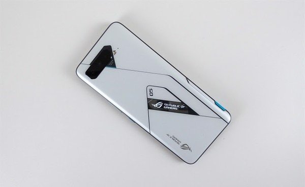 Rog-phone-5-ultimate-2