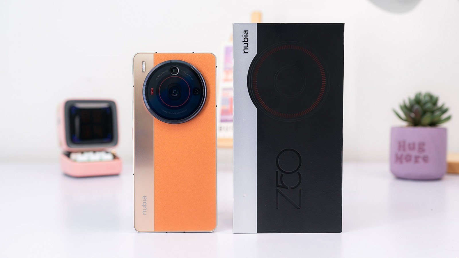 Chiếc Nubia Z50S Pro mới mẻ.