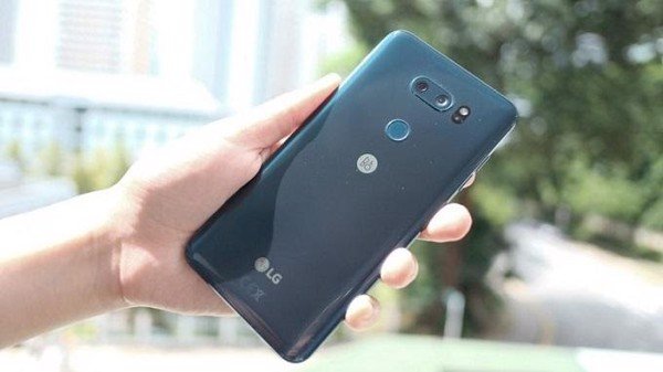 Thiết kế mặt trước LG V40 ThinQ