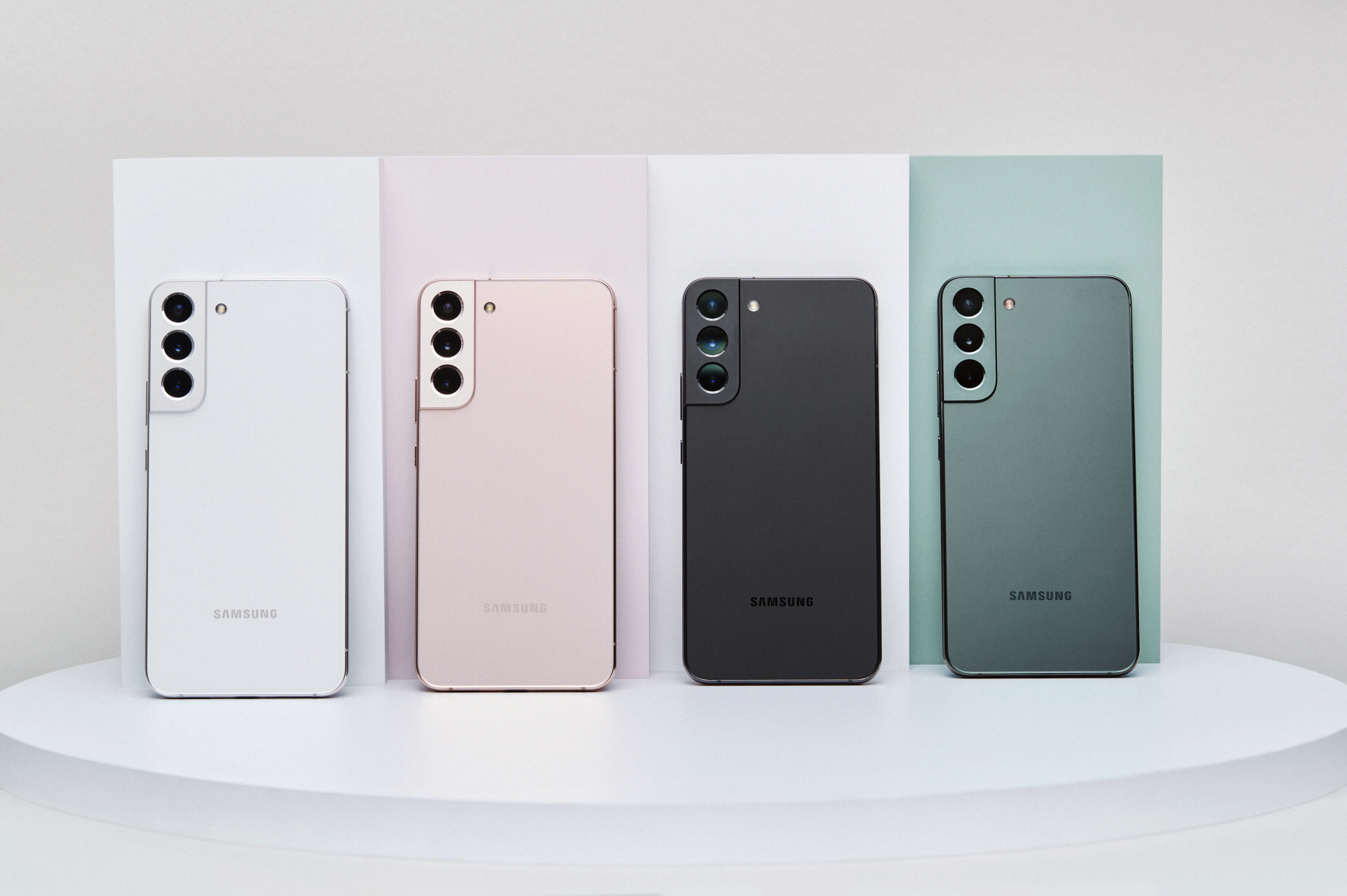 S22 là chiếc smartphone nhỏ gọn nhất trong bộ ba S22 series