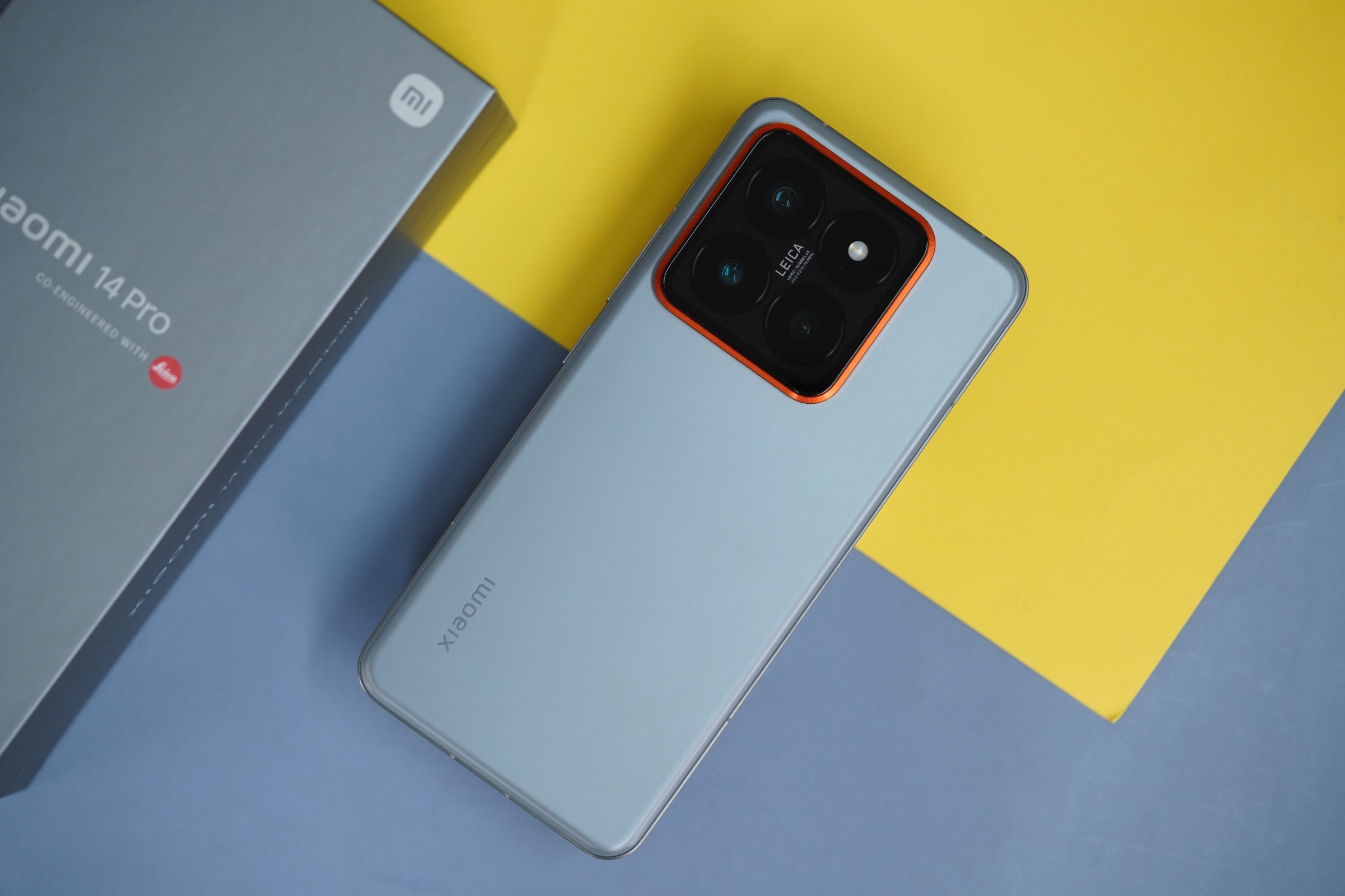 Xiaomi 14 Pro với ngoại hình đặc trưng nhà Mi