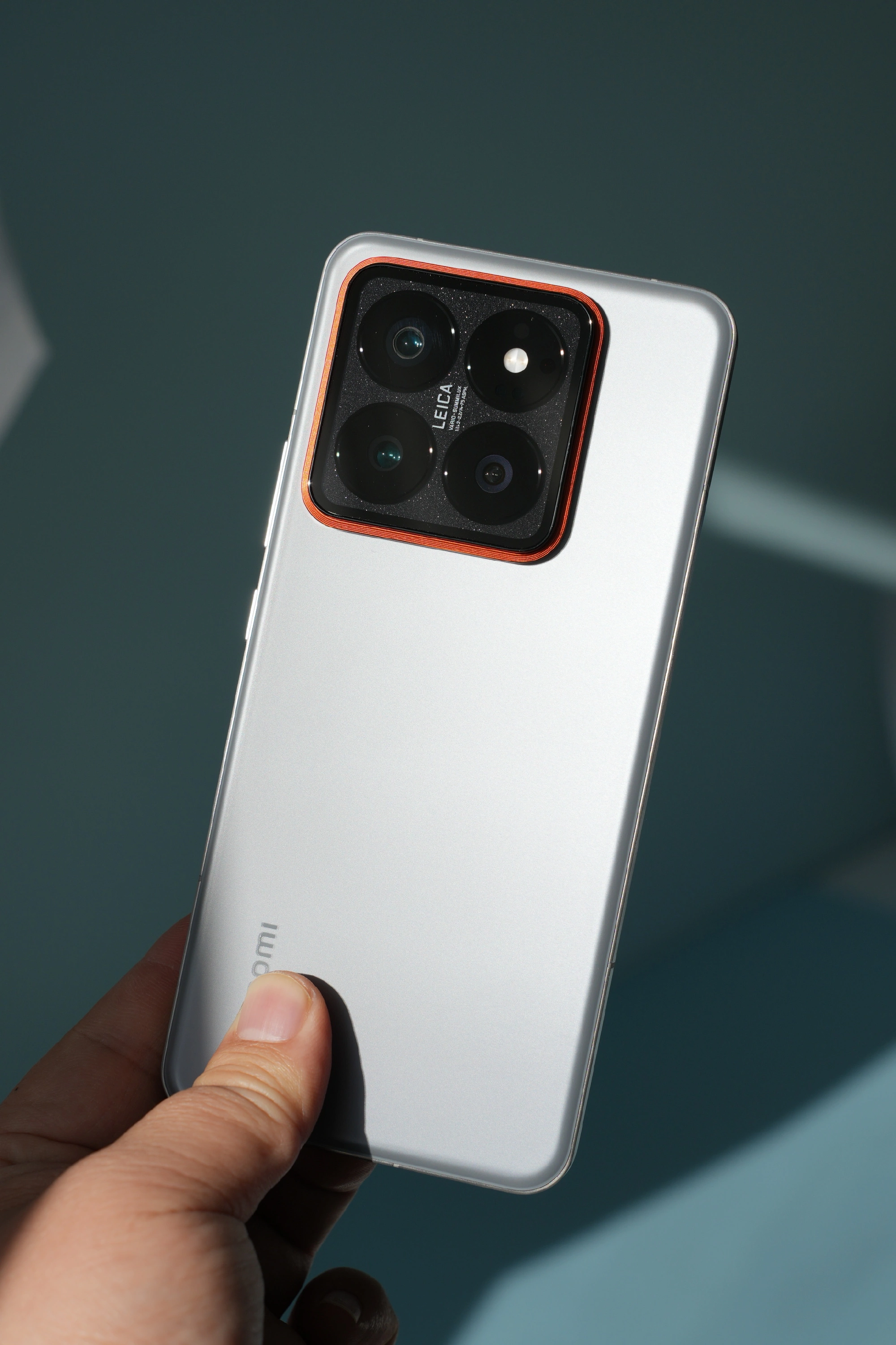 Chiếc Xiaomi 14 Pro có thông số khá ấn tượng so với phiên bản tiêu chuẩn
