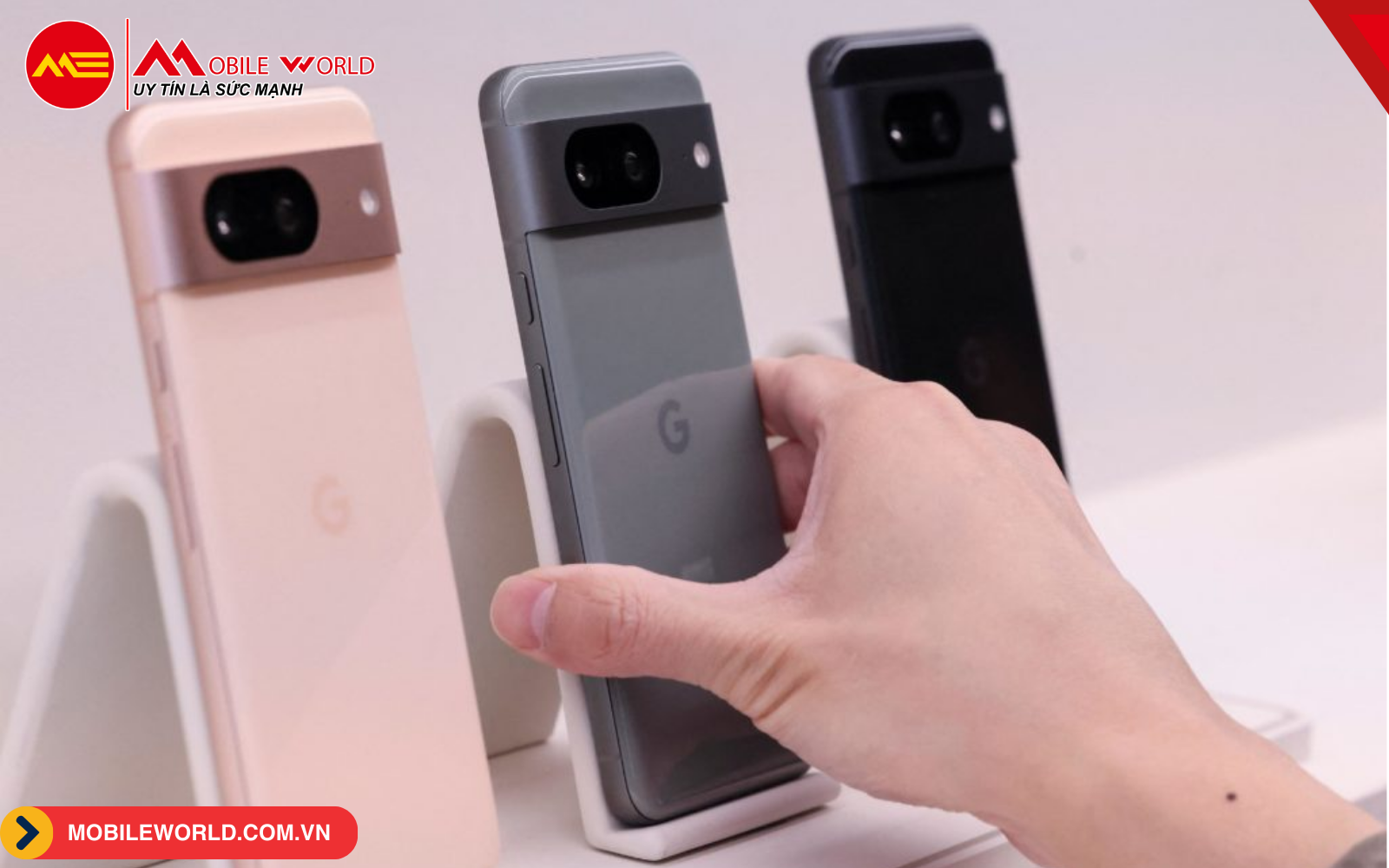 Pixel 8 Series có thiết kế phẳng với khung nhôm tái chế và mặt lưng kính Corning Gorilla Glass Victus (Pixel 8/8 Pro) hoặc Gorilla Glass 3 (Pixel 8a)