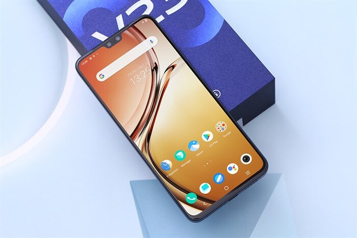 Vivo V23 5G nổi bật với 2 camare trước có phân giải lần lượt là 50MP và 8MP 