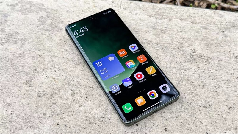 M&agrave;n h&igrave;nh cong hấp dẫn của Xiaomi 13 Ultra